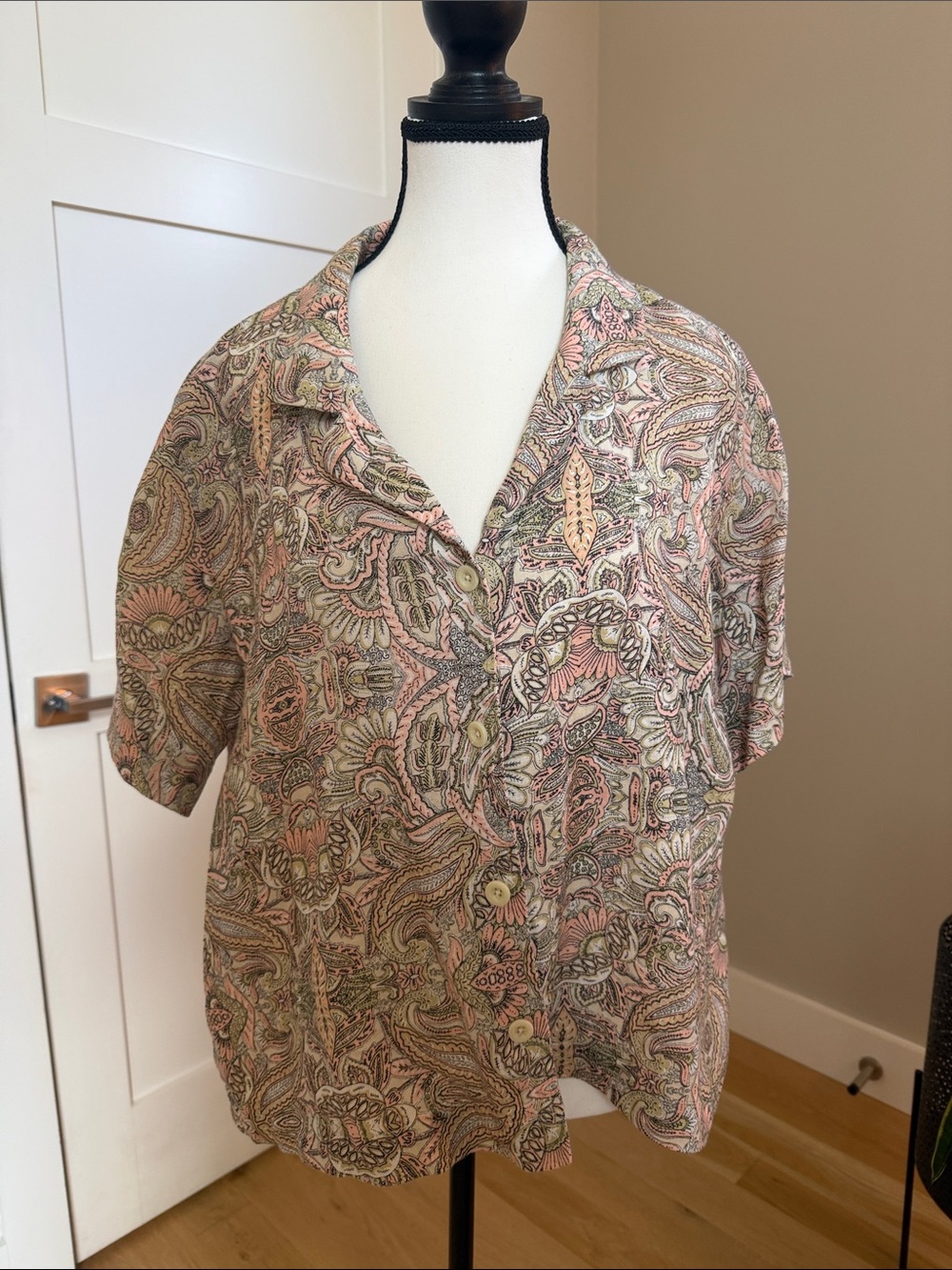 Chelsea & Theodore Paisley Short-Sleeve Button-Down in Pink and Cream